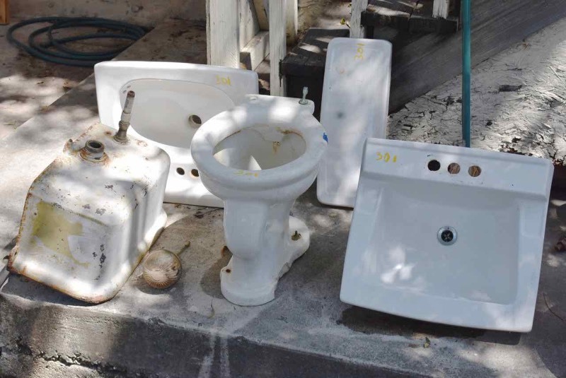lot 301 image: Antique Porcelain Potty with Wall Mounted High Tank & (2) Sinks