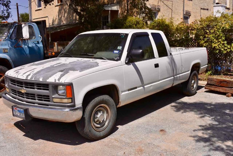 lot 325 image: 1994 Chevrolet Cheyenne 2500 Pickup Truck, 2WD,  V8 Gas (VIN 1GCGC29K8RE278831)