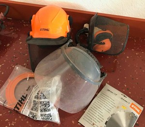 lot 259 image: Stihl Safety HelmetsFace GuardsHearing Protection, Chisel Tooth Blade