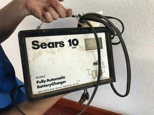 lot 262 image: Sears 10 Amp Battery Charger