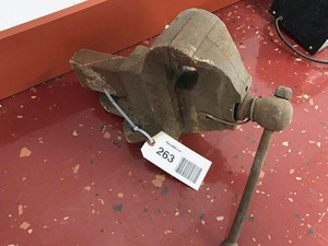 lot 263 image: Vise