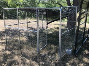 lot 249 image: Chain Link Dog Kennel