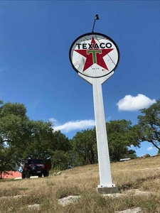 lot 231 image: Antique Round Porcelain Enamel Texaco Sign & Post