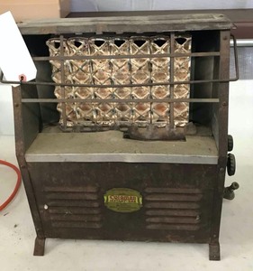 lot 62 image: Rare Vintage Coleman No. 16 Instant -Gas Heater  Pretty neat
