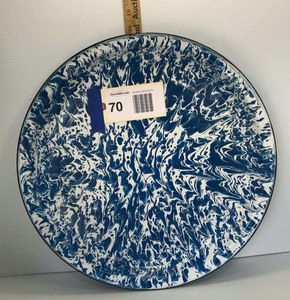 lot 70 image: Blue Swirl Enamel Platter (apprx. 17-34 inches)