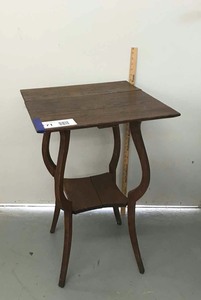 lot 71 image: Antique Oak Parlor Table