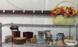 lot 75 image: Asst. Vintage Little Planters