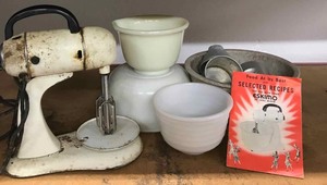lot 90 image: Vintage Appliance  Mixer on Stand, Assorted Mixing Bowls
