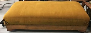 lot 98 image: Antique Oak Fainting Couch