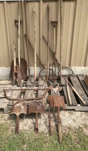 lot 129 image: Assorted Hand Tools, PartsPieces