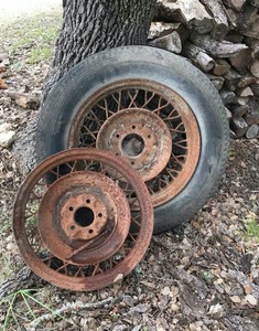 lot 137 image: (2) Old WheelsRims