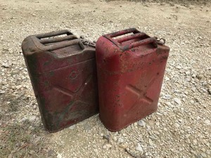 lot 142 image: (2) Red Jerry Cans Blitz G & US G