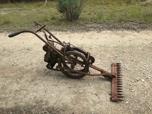 lot 143 image: Vintage Sickle Bar Mower