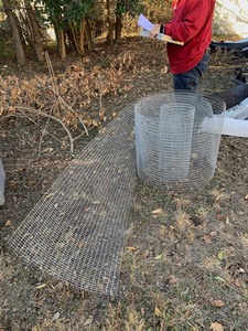 lot 33 image: Pieces of wire fencing material