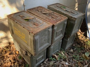 lot 38 image: (6) Old Ammo Cans