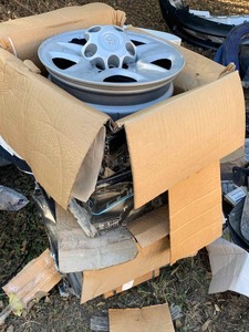 lot 30 image: (4)Wheels Toyota