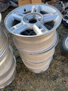 lot 27 image: (4)Wheels 16x7