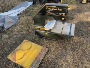 lot 10 image: Sears Craftsman Bandsaw, 10 inch, 13hp, extra blades (used)