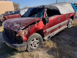 lot 4 image: Stirage Lien Wrecked 2002 Maroon Chevrolet Suburban (1GNEC16Z82J341739)