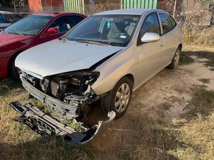 lot 2 image: Storage Lien Wrecked 2007 Silver Hyundai Elantra (KMHDU46D67U032165)(215969)