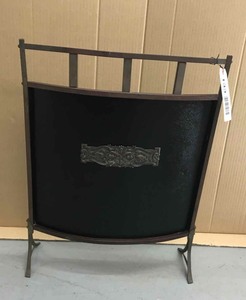 lot 133 image: Antique Brass Footed Curved Fire Place Screen