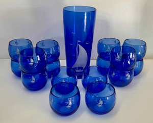 lot 138 image: Vintage early 20th century Glassware Hazel Atlas Cobalt Blue Sail Boat Roly-Poly Glasses and Tumbler 