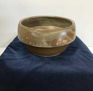 lot 141 image: (1) Mid-Century Modern Organic Studio, R. Tadlock Bowl