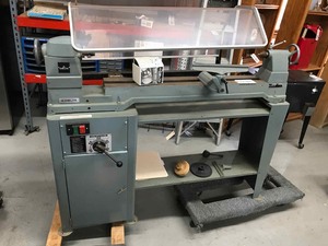 lot 4 image: Delta Wood Lathe (46-541S)