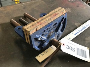 lot 365 image: Woodworking Vise (Record V175), Made in England