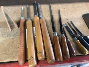 lot 367 image: (4) Gouges, (1) Sharpener