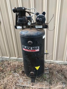 lot 8 image: Black Max 5hp Air Compressor