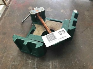 lot 68 image: Angle Vise