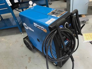 lot 69 image: Millermatic 212 Auto-Set Mig Welder