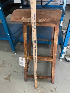 lot 87 image: Metal Stand
