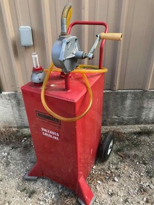 lot 90 image: Roughneck 30 Gallon Rolling Tank (manual)