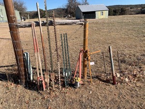 lot 6 image: Fencing Stretcher, T-post driver, T-post remover, post hole digger, Asst. T-posts