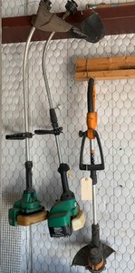 lot 27 image: (3) String Trimmers 1 Worx electric 20v, 2 gas