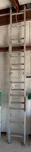 lot 29 image: Aluminum Extension Ladder (been repaired)