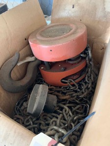 lot 35 image: Chain Hoist (2 ton, manual)
