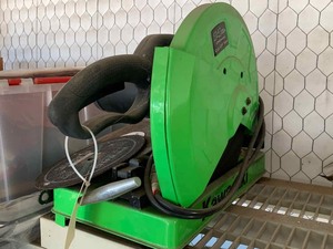 lot 39 image: Kawasaki 14 Inch Cut-Off Saw