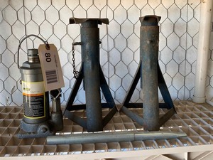 lot 80 image: Hydraulic Bottle Jack 6-Ton, (2) Jack Stands