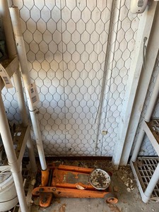 lot 86 image: Hydraulic Floor Jack