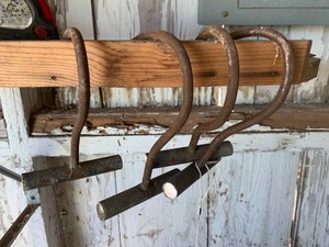 lot 128 image: (4) Small hand hooks