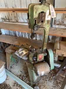 lot 124 image: Central Machinery heavy duty band saw