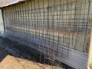 lot 119 image: Assorted various sizes of hog panels