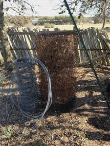 lot 117 image: Partial rolls of wire fencing, T- post