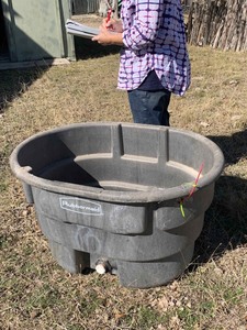 lot 115 image: Rubbermaid 70 gallon tub