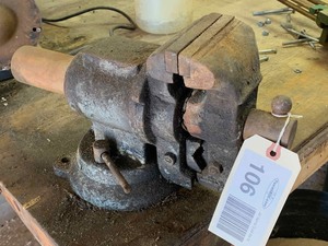 lot 106 image: Bench Vise